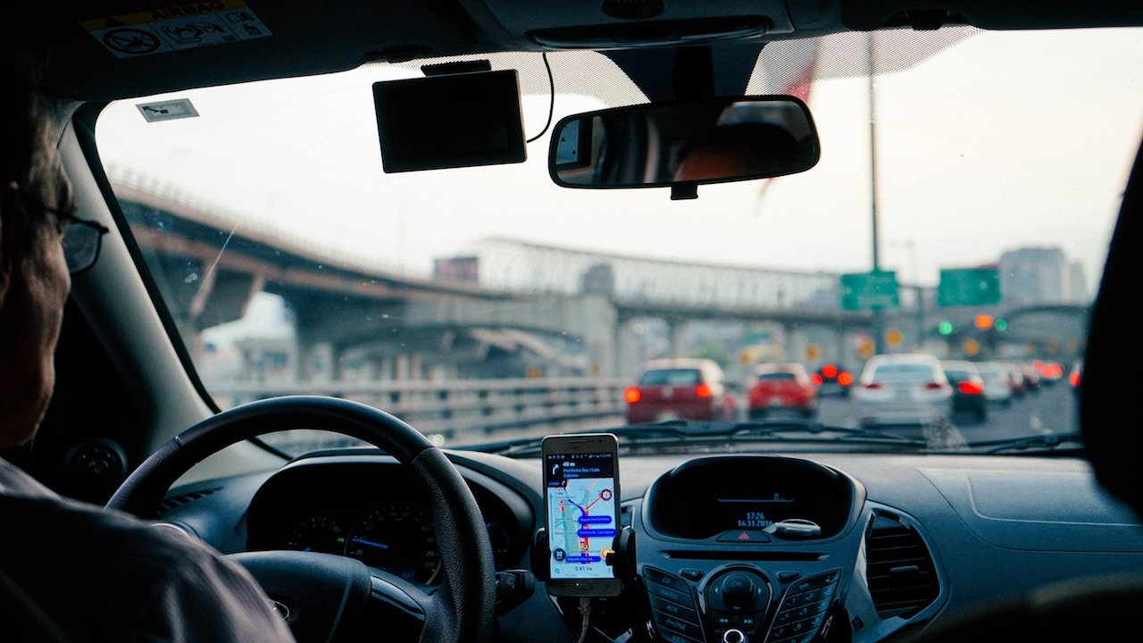 Aeropuertos y conectividad: taxis y el panorama post Uber